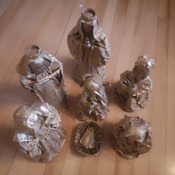 VTG 7 Pc. Set of Folk Art Paper & Materials Painted Nativity Set - Picture 2 of 16